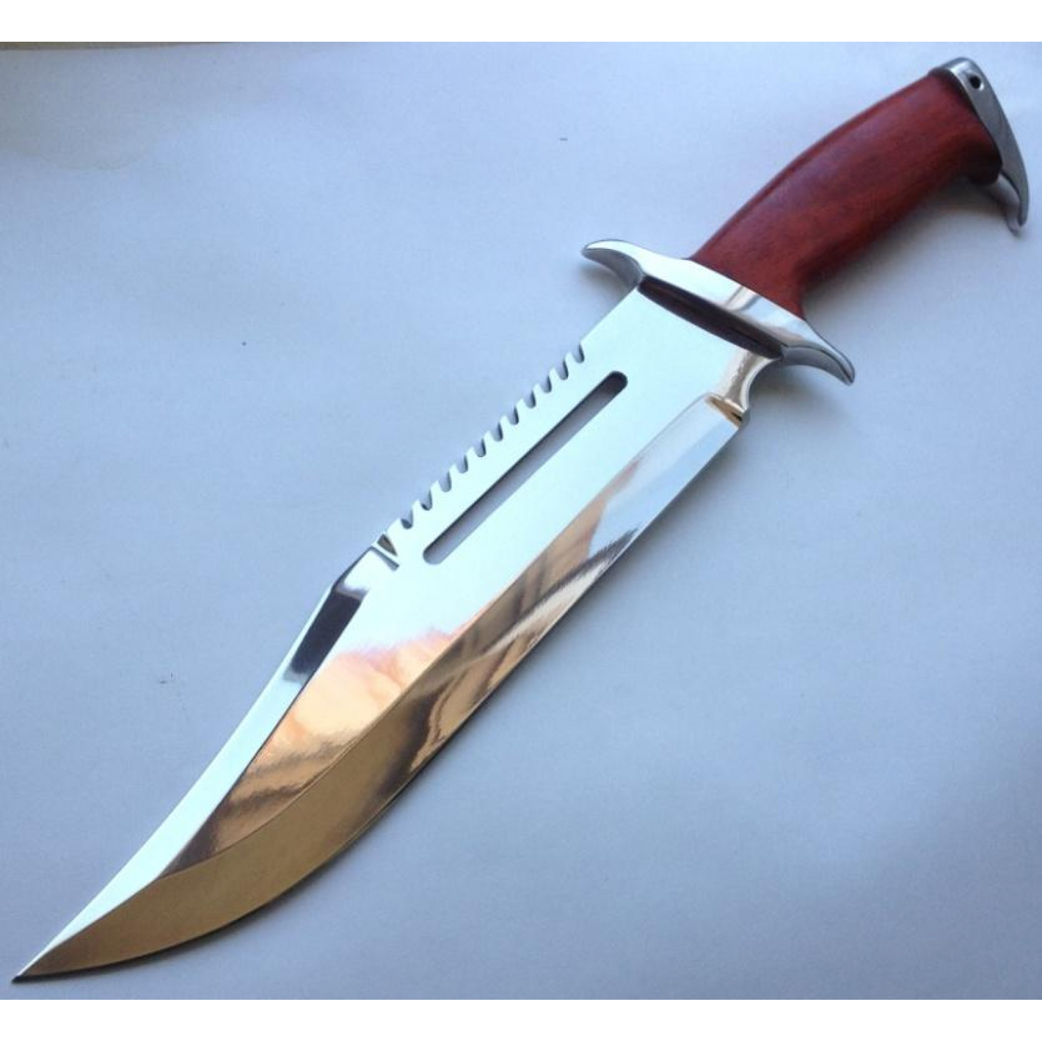 Лезвие охотничьего ножа
